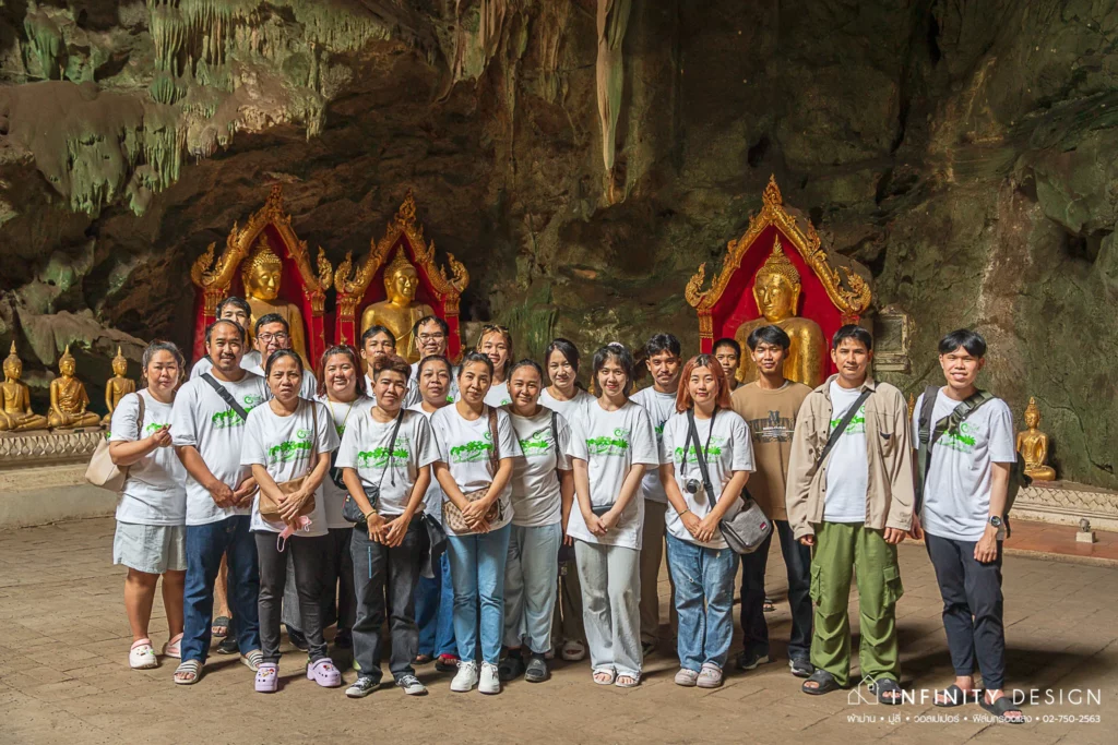 ชมความงามของหินงอกหินย้อย ที่ ถ้ำเขาหลวง