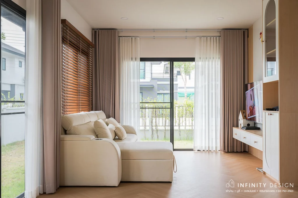 มุมนั่งเล่นตกแต่งด้วยผ้าม่านสั่งตัด @ Britania Bangna-Suvarnabhumi Km.26 | Infinity Design มุมนั่งเล่นตกแต่งด้วยผ้าม่านสั่งตัด @ Britania Bangna-Suvarnabhumi Km.26