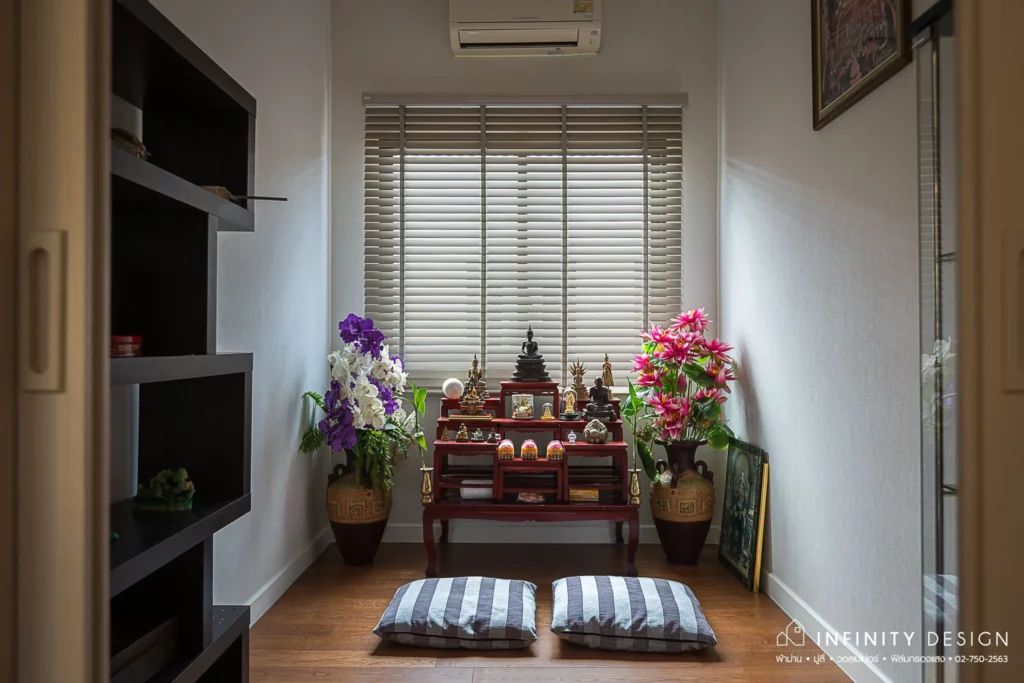 ห้องพระตกแต่งด้วยมู่ลี่ไม้ @ Baan Nirada Utthayan Aksa